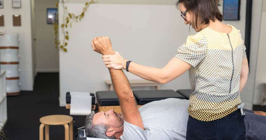 Kinesiology student gaining clinical experience at a physical therapy clinic